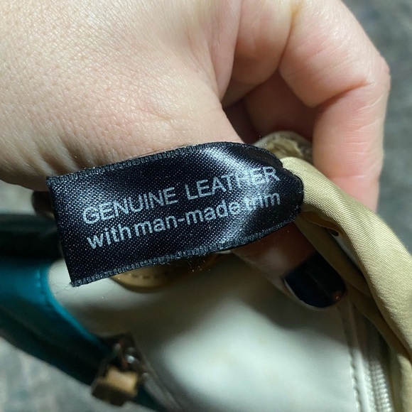 Giani Bernini Teal and White Florentine Glazed Leather Crossbody Bag - Picture 7 of 8